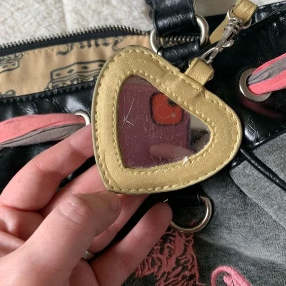 BEWARE OF FAKE JUICY COUTURE BAGS! - Picture 4 of 6